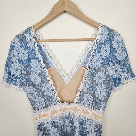Foxiedox Blue White Floral Lace V Neck Open Back Mini Dress Sz S - Picture 10 of 11